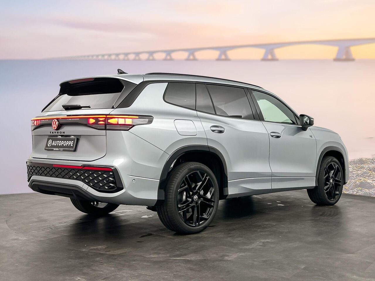 Volkswagen Tayron R-Line-Edition 1.5 eHybrid 200 kW / 272 pk SUV 6 v Black Style pakket - Interieur Style pakket Leder Varona