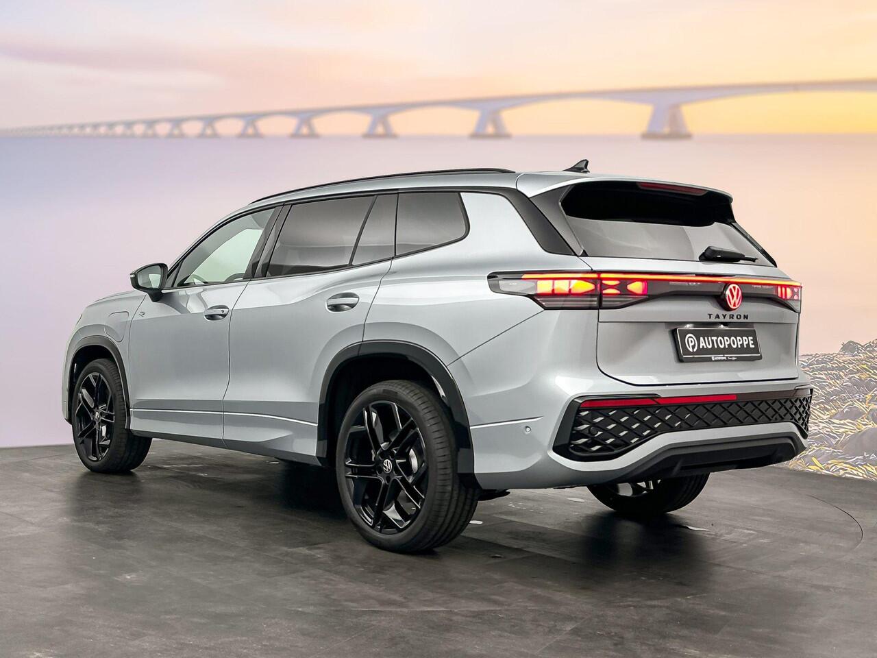 Volkswagen Tayron R-Line-Edition 1.5 eHybrid 200 kW / 272 pk SUV 6 v Black Style pakket - Interieur Style pakket Leder Varona