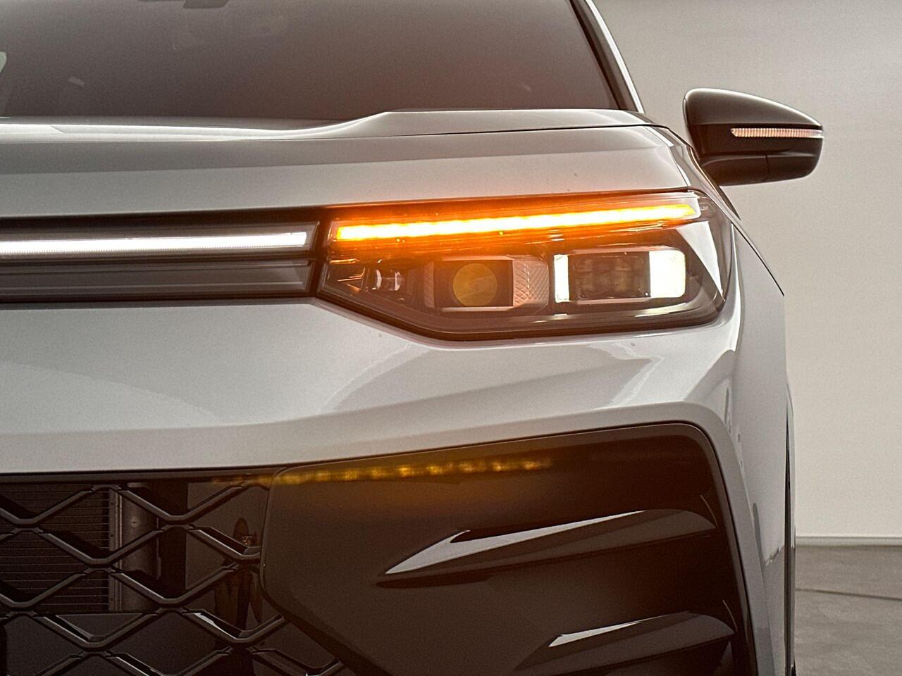 Volkswagen Tayron R-Line-Edition 1.5 eHybrid 200 kW / 272 pk SUV 6 v Black Style pakket - Interieur Style pakket Leder Varona