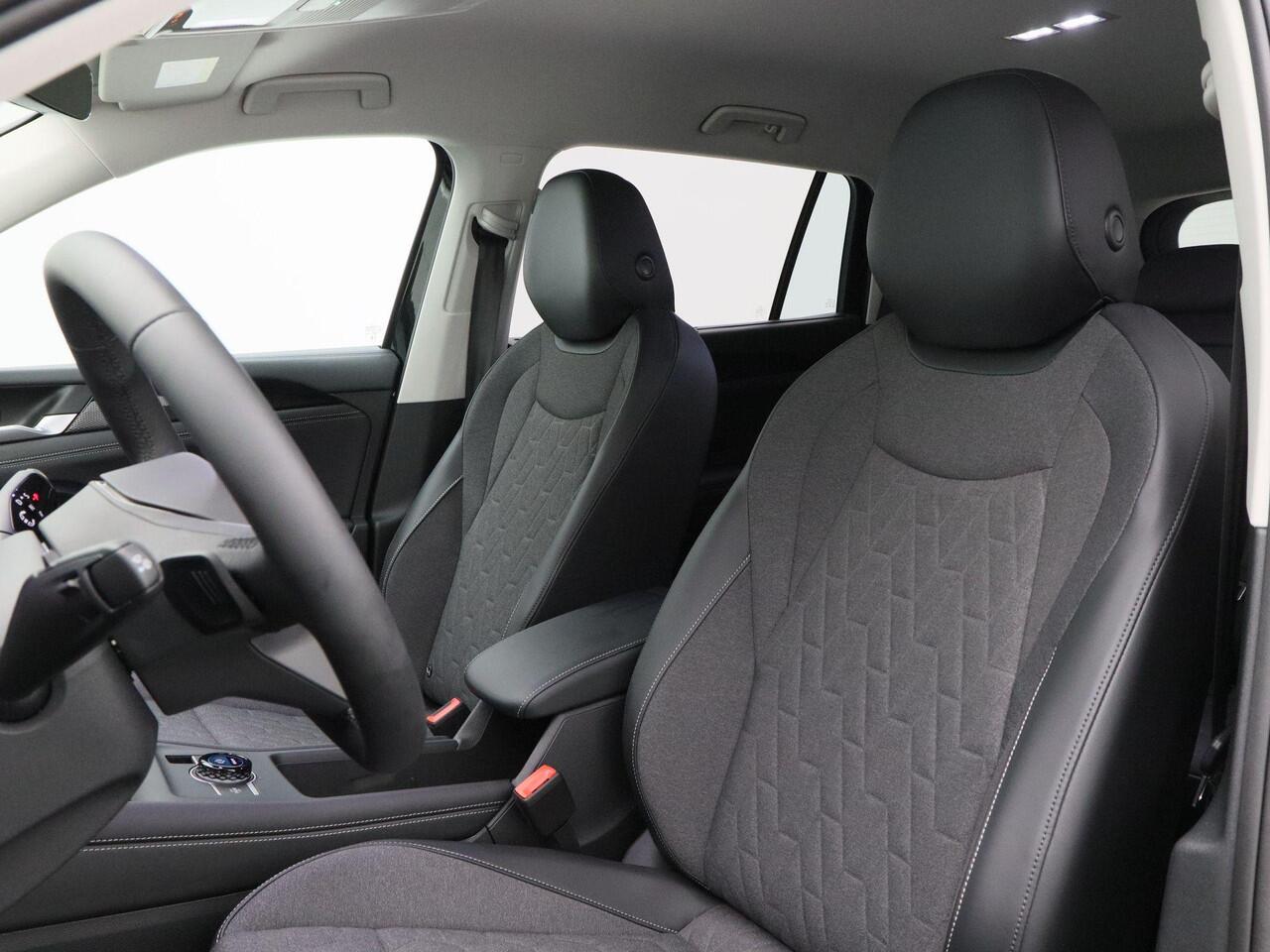 Volkswagen Tayron 1.5 204 Pk eHybrid Automaat Life Edition | Trekhaak | Elektrische Achterklep | Full LED | Carplay | Privacy Glass | Camera | Climate Control | Parkeersensoren | 18 Inch | 71 Km