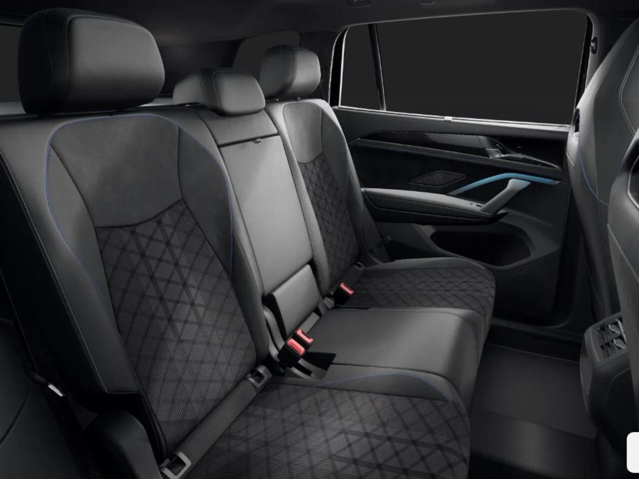 Volkswagen Tayron 1.5 eHybrid 272 Pk Automaat R-Line Edition | Black Style | Panoramadak | Trekhaak | 20 Inch | Full LED | Nieuw!!