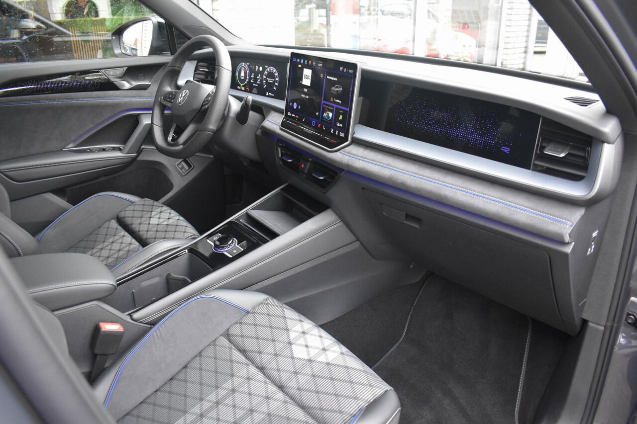 Volkswagen Tayron 1.5 eTSI R-Line Edition Pano Camera ACC Sfeerverli