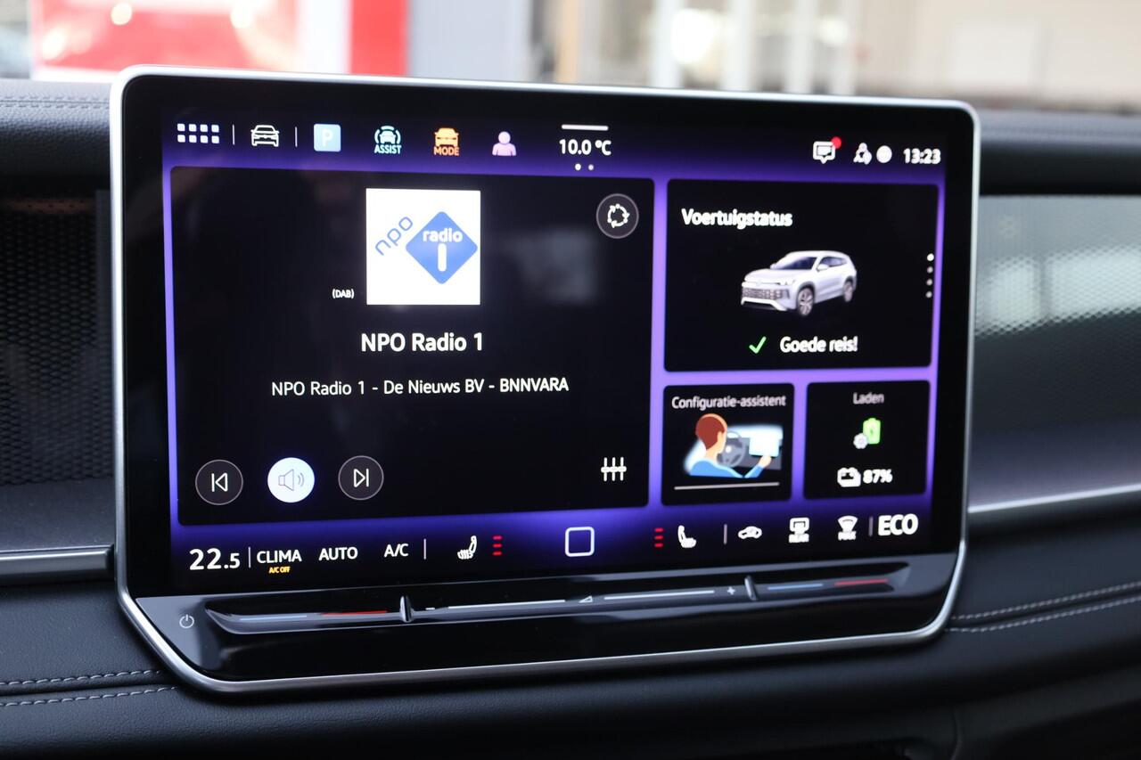 Volkswagen Tayron 1.5 eHybrid Life Edition 150KW/204PK, Snelladen 40KW mogelijk, 60 mnd 100.000km garantie, 18" LMV All season, wegklapbare trekhaak, stoelverwarming, DCC, adaptief onderstel, privacy glas, chrome dakrail, camera, side assist, ACC 3 zone climatronic, park a