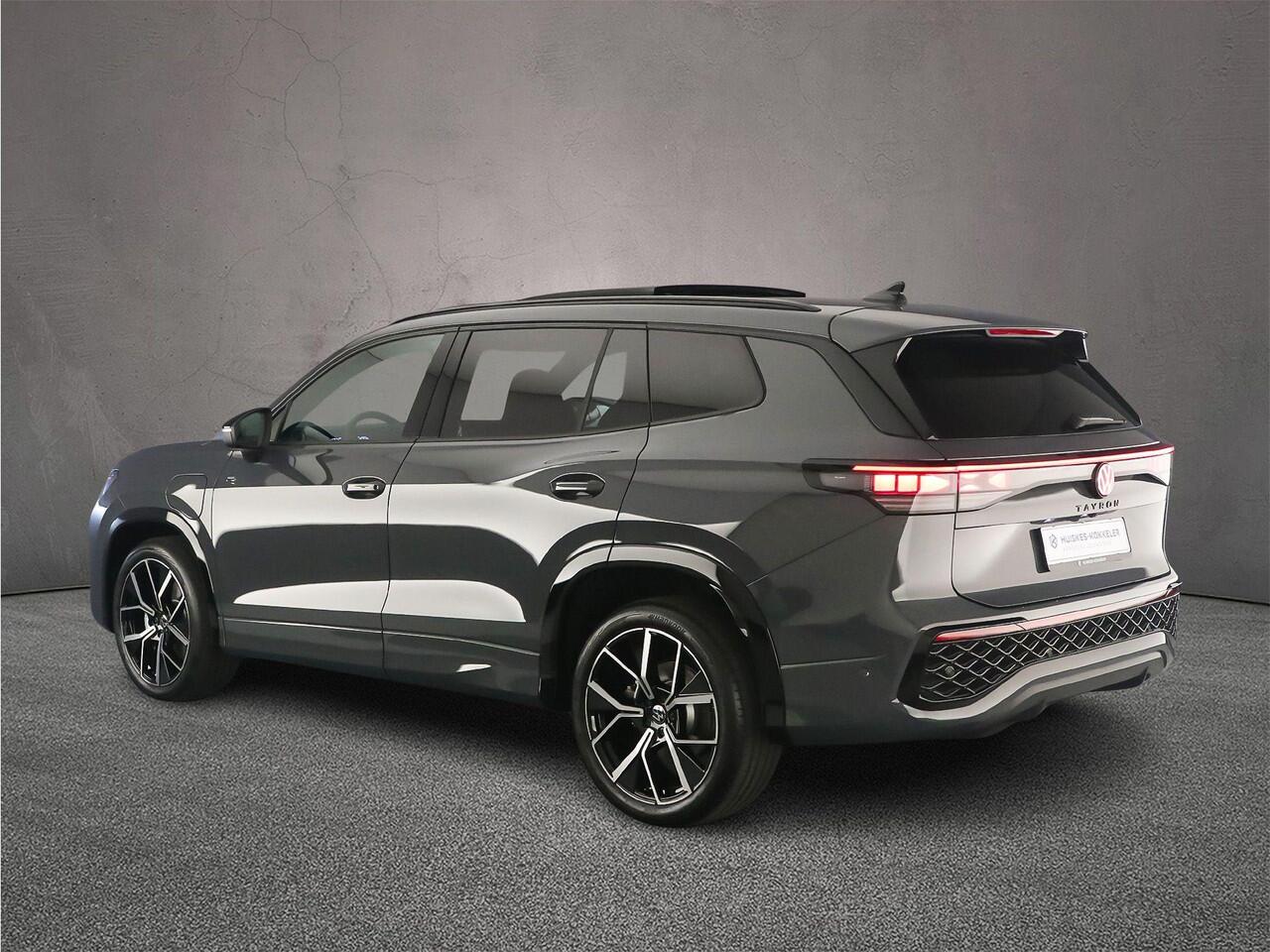 Volkswagen Tayron 1.5 eHybrid R-Line Edition 272pk DSG Automaat, Panoramadak, Rondomzicht camera, Trekhaak, Black style, Elektrische achterklep, Navigatie, App connect