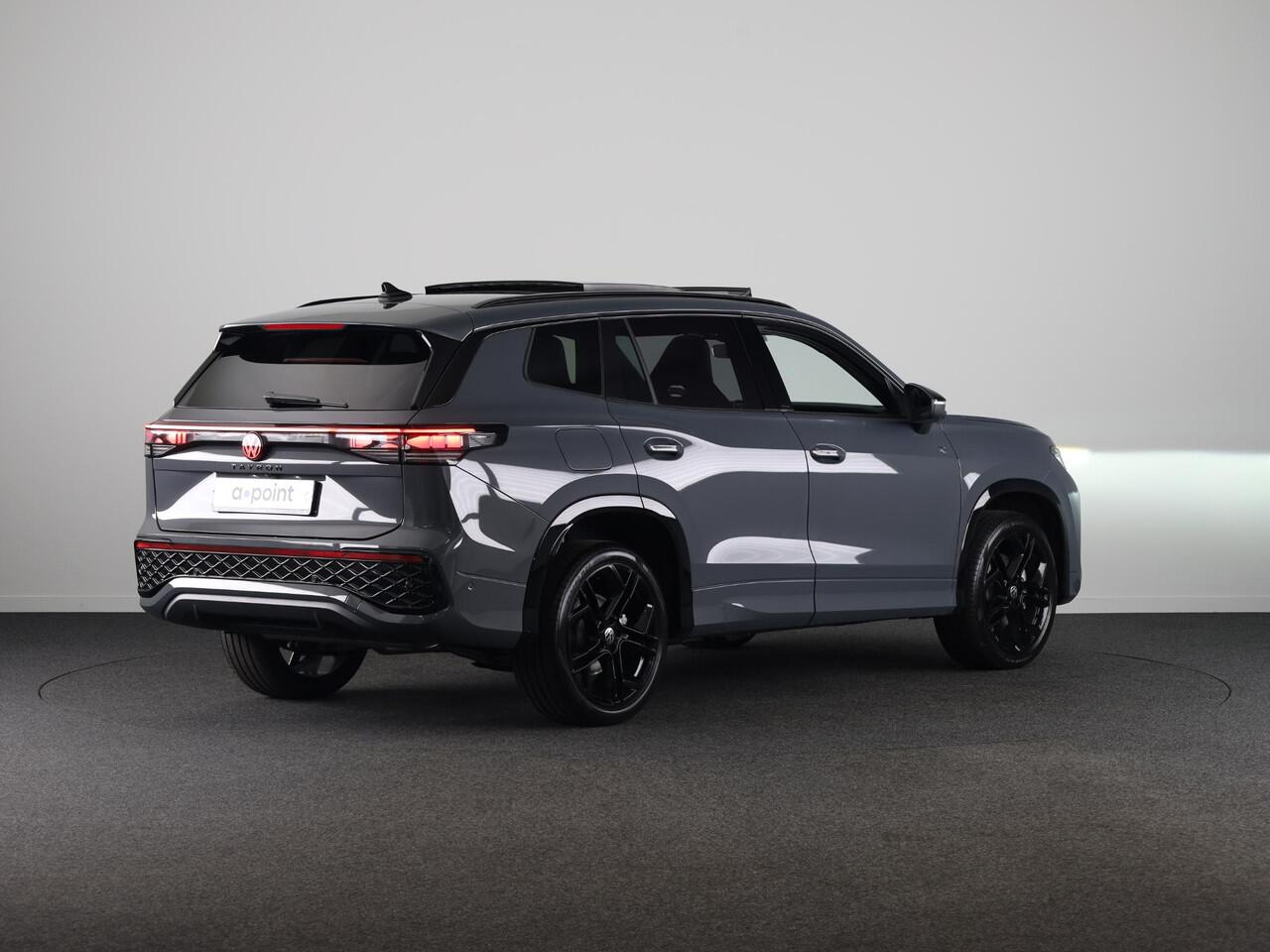 Volkswagen Tayron 1.5 eHybrid R-Line Edition 272 PK PHEV | Panorama dak | Black Style | 20"LM velgen | Stoel- en stuurverwarming | 360 graden camera |