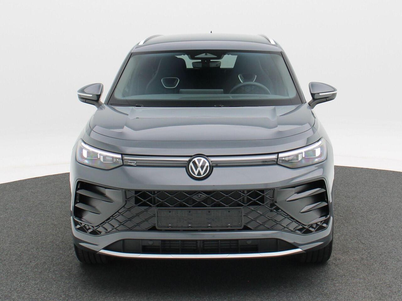 Volkswagen Tayron R-Line-Edition 1.5 eTSI 150 pk | 7 Persoons | Harman Kardon | 360 Camera | Elektrische Achterklep | Verwarmbare Voorstoelen | Massagefunctie Voor |
