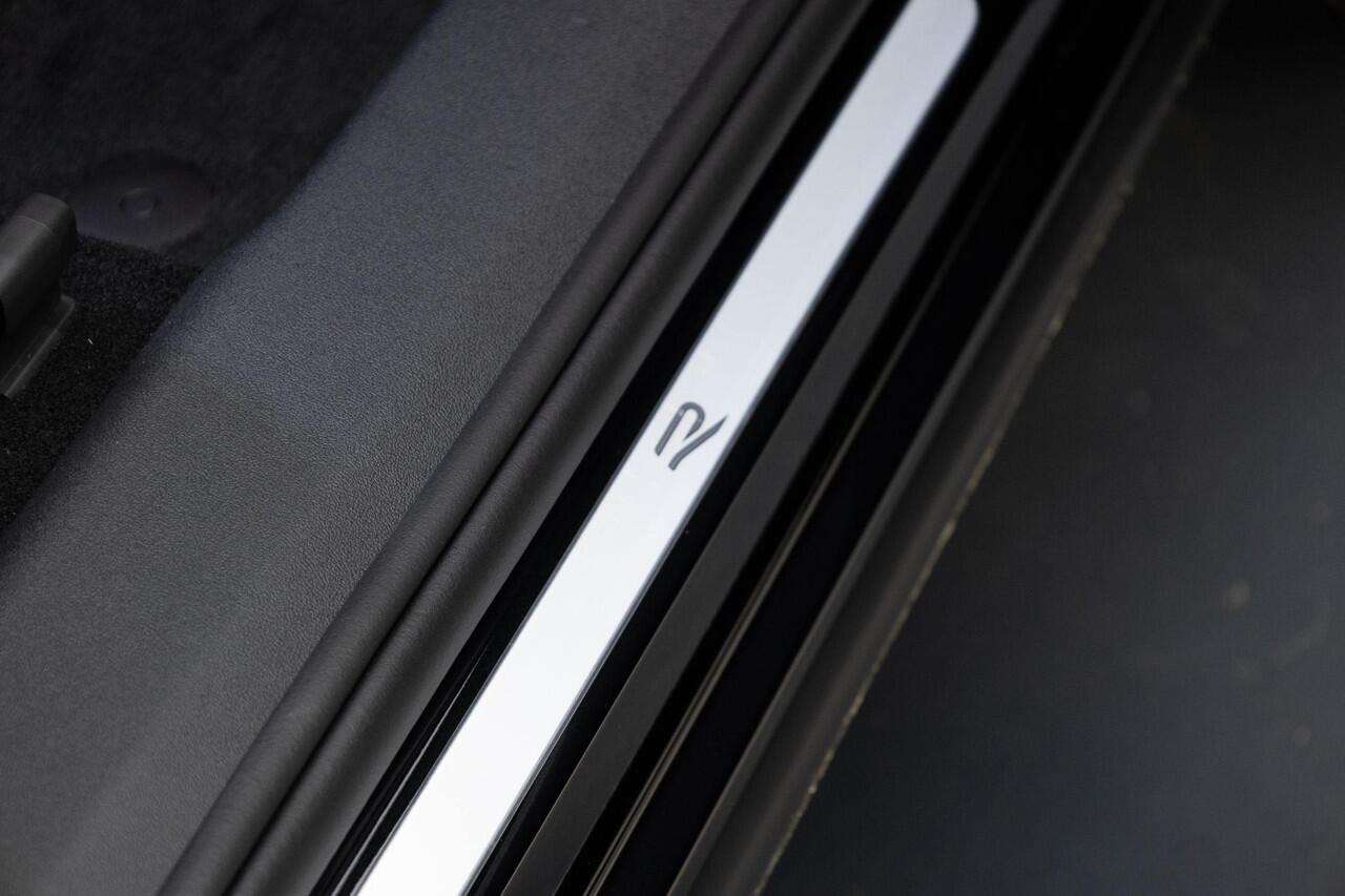 Volkswagen Tayron 1.5 eHybrid R-Line Edition | Black Style | Trekhaak | Panoramadak | 20 inch |