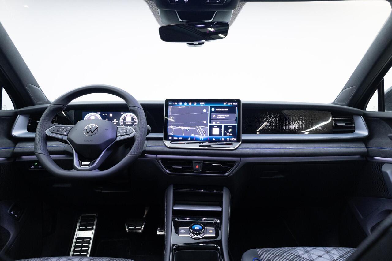 Volkswagen Tayron 1.5 eHybrid R-Line Edition | Black Style | Trekhaak | Panoramadak | 20 inch |