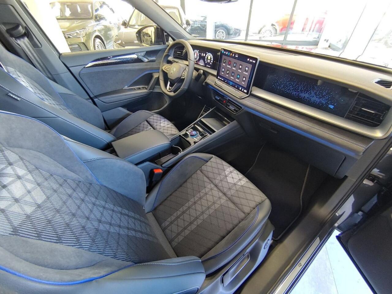 Volkswagen Tayron 1.5 TSI E-HYBRID R-LINE PANO-DAK/TREKHAAK/CAMERA/CARPLAY/ACC/STOELVERW