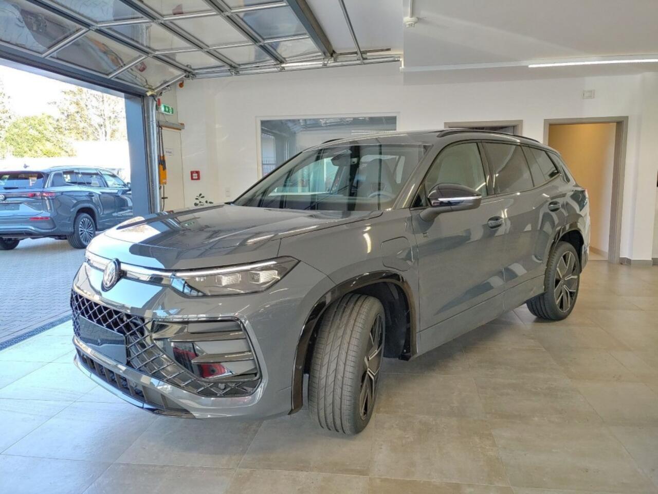 Volkswagen Tayron 1.5 TSI E-HYBRID R-LINE PANO-DAK/TREKHAAK/CAMERA/CARPLAY/ACC/STOELVERW