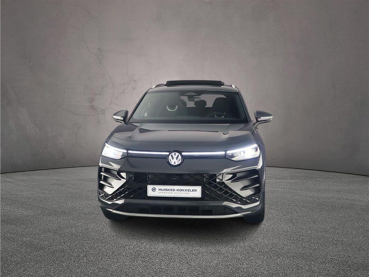 Volkswagen Tayron R-Line Edition 1.5 TSI eHybrid 272pk DSG Automaat Trekhaak, Panoramadak, Adaptive cruise control, Navigatie, 360 camera, Elektrische achterklep