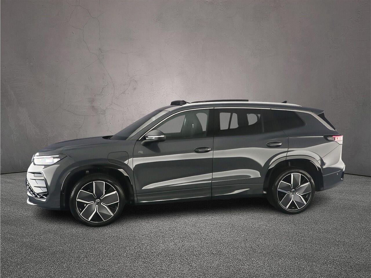 Volkswagen Tayron R-Line Edition 1.5 TSI eHybrid 272pk DSG Automaat Trekhaak, Panoramadak, Adaptive cruise control, Navigatie, 360 camera, Elektrische achterklep