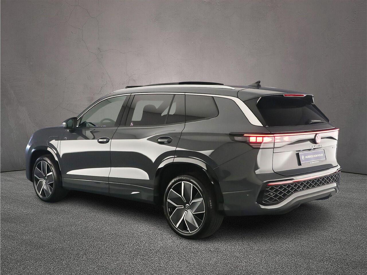 Volkswagen Tayron R-Line Edition 1.5 TSI eHybrid 272pk DSG Automaat Trekhaak, Panoramadak, Adaptive cruise control, Navigatie, 360 camera, Elektrische achterklep