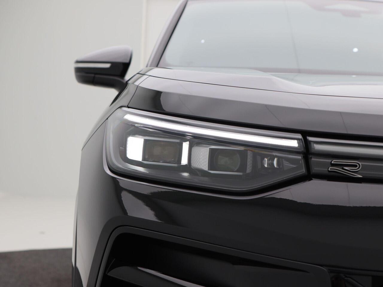 Volkswagen Tayron 1.5 eHybrid 272 Pk Automaat R-Line Edition | Black Style | Panoramadak | Trekhaak | 20 Inch | Full LED | 360 Camera