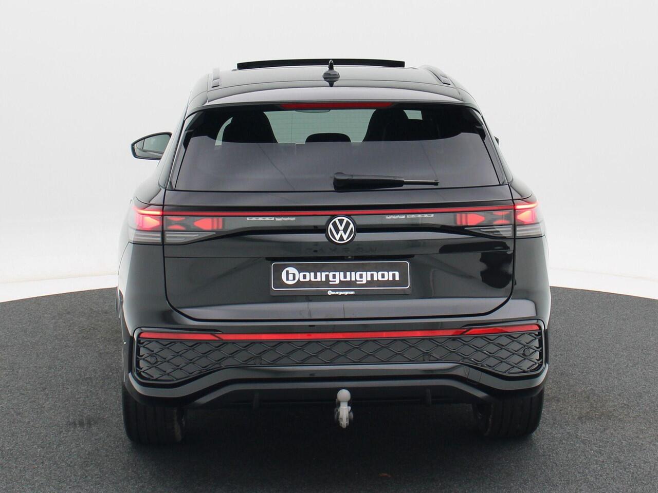 Volkswagen Tayron 1.5 eHybrid 272 Pk Automaat R-Line Edition | Black Style | Panoramadak | Trekhaak | 20 Inch | Full LED | 360 Camera