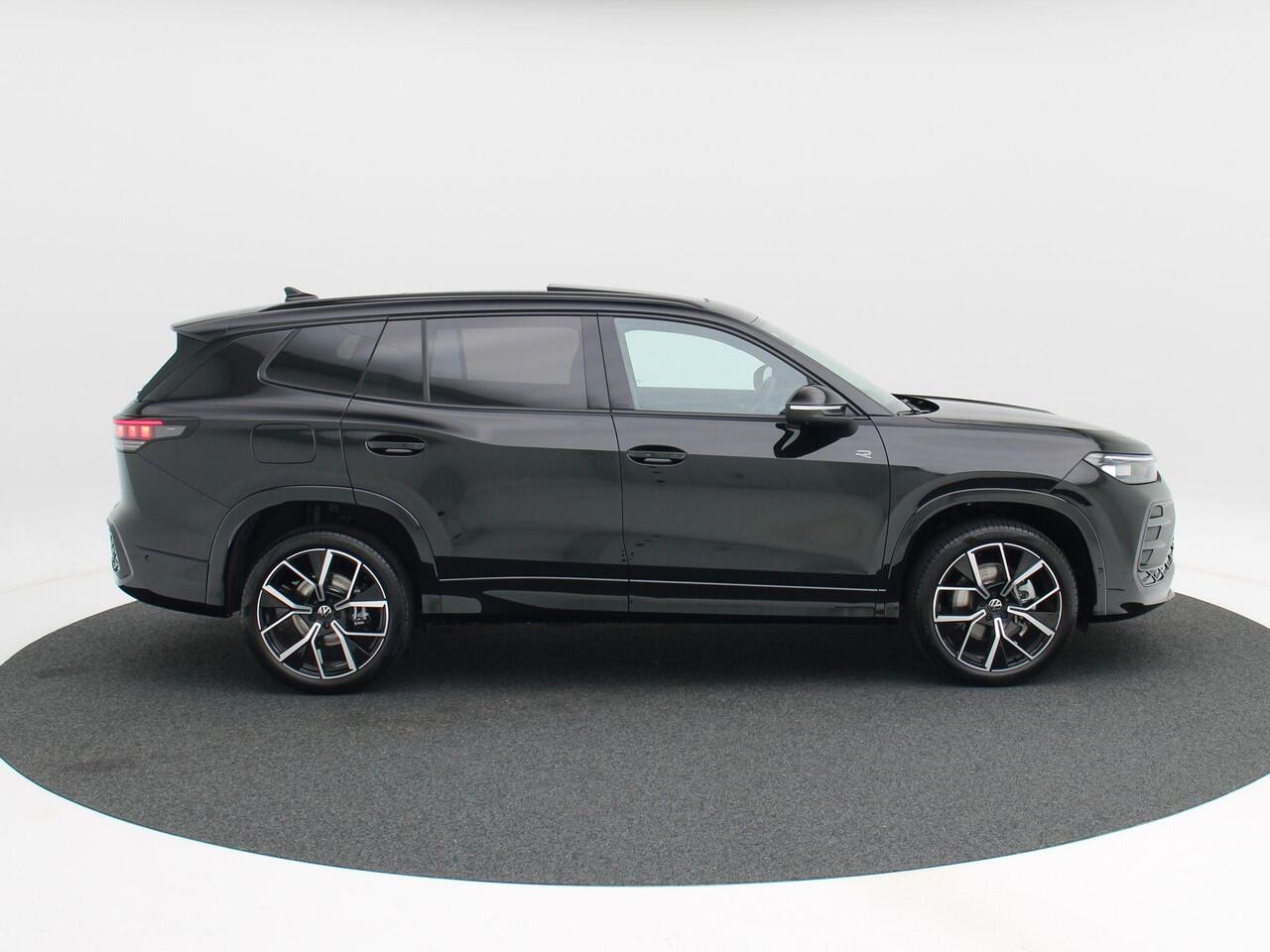 Volkswagen Tayron 1.5 eHybrid 272 Pk Automaat R-Line Edition | Black Style | Panoramadak | Trekhaak | 20 Inch | Full LED | 360 Camera