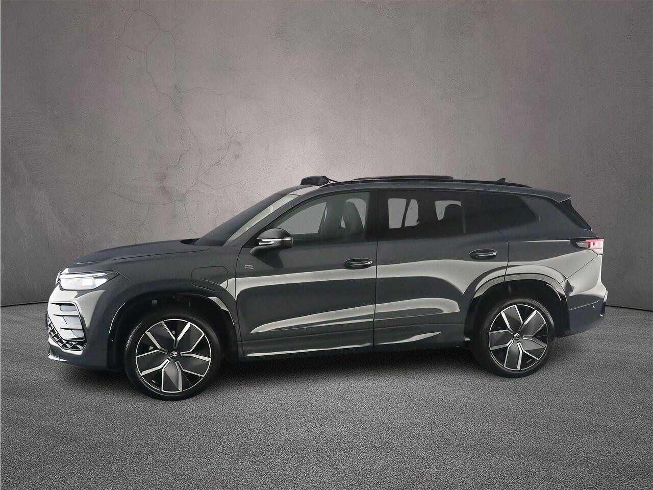 Volkswagen Tayron R-Line Edition 1.5 TSI eHybrid 272pk DSG Automaat Trekhaak, Panoramadak, Black Style, Navigatie, Adaptive cruise control, 360 camera, Elektrische achterklep