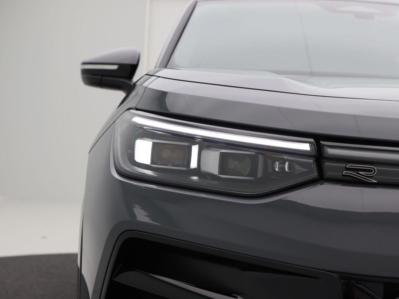 Volkswagen Tayron 1.5 eHybrid 272 Pk Automaat R-Line Edition | Black Style | Panoramadak | Trekhaak | 20 Inch | Full LED | 360 Camera