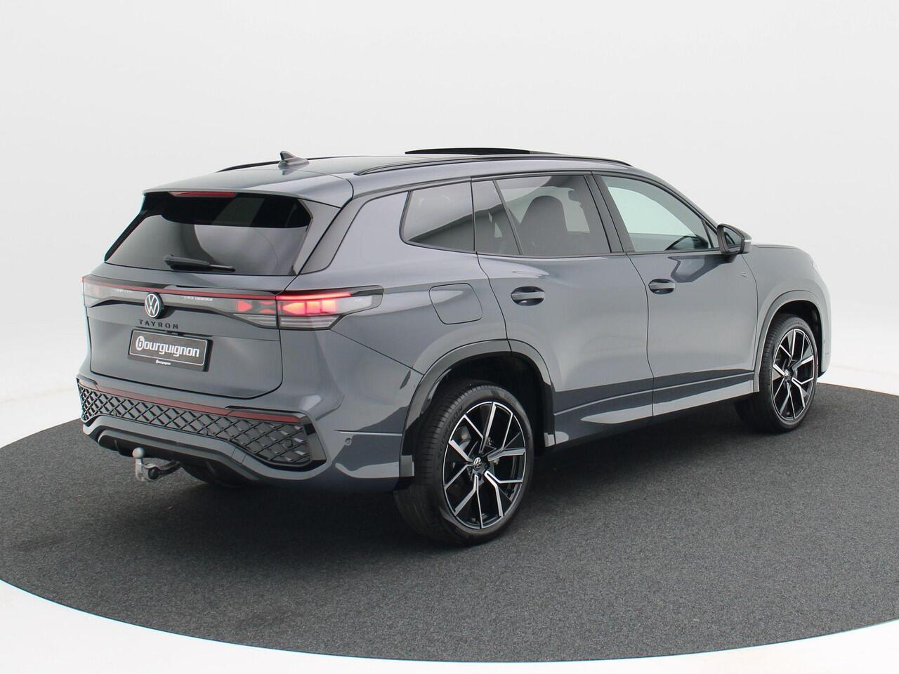 Volkswagen Tayron 1.5 eHybrid 272 Pk Automaat R-Line Edition | Black Style | Panoramadak | Trekhaak | 20 Inch | Full LED | 360 Camera