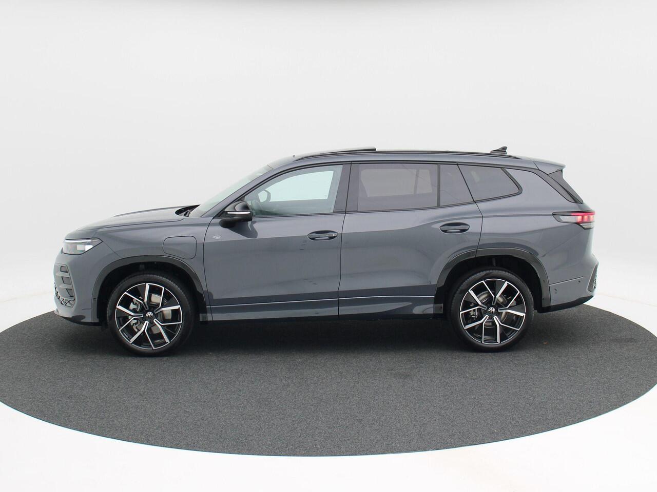 Volkswagen Tayron 1.5 eHybrid 272 Pk Automaat R-Line Edition | Black Style | Panoramadak | Trekhaak | 20 Inch | Full LED | 360 Camera