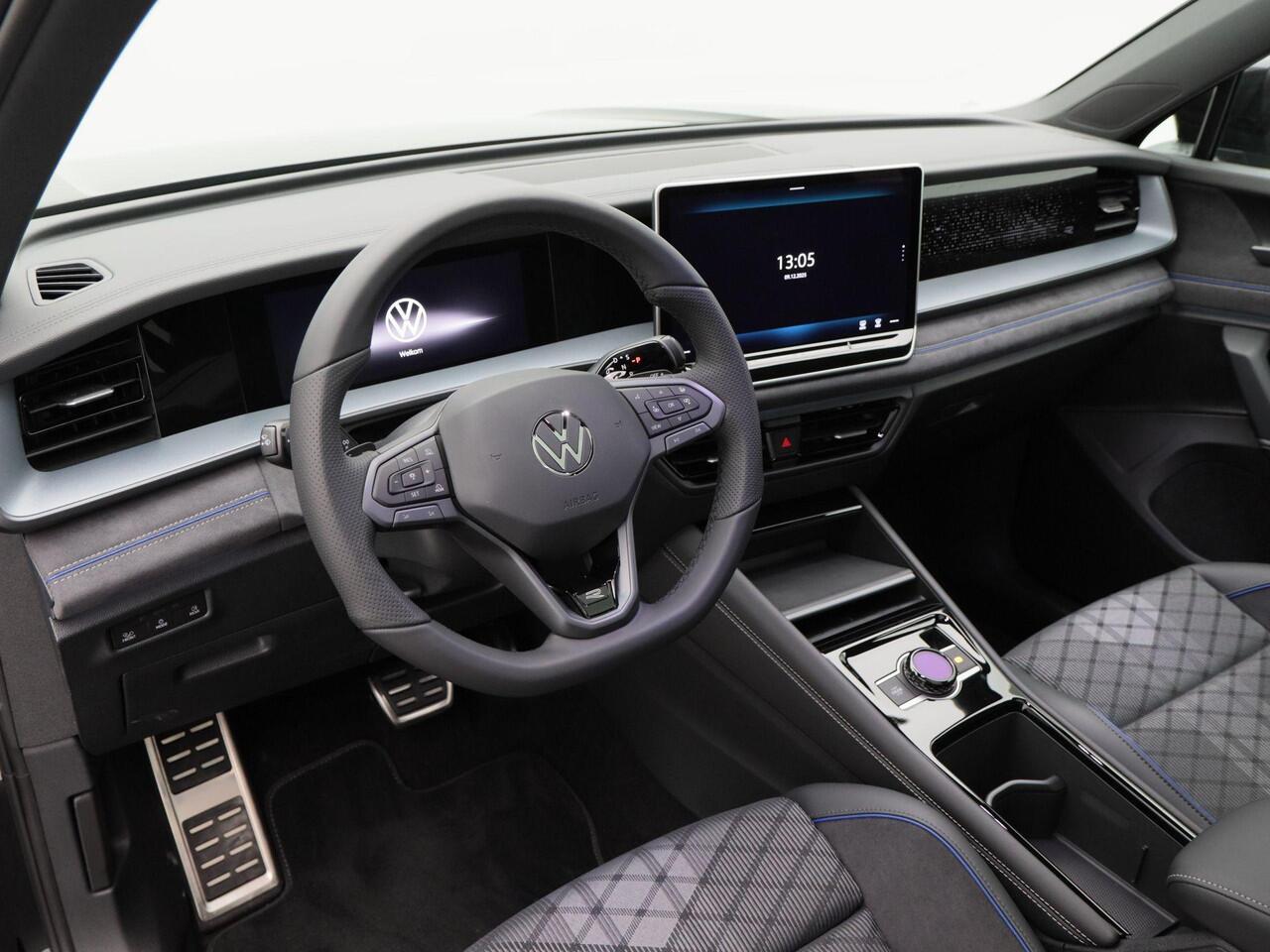 Volkswagen Tayron 1.5 eHybrid 272 Pk Automaat R-Line Edition | Black Style | Panoramadak | Trekhaak | 20 Inch | Full LED | 360 Camera