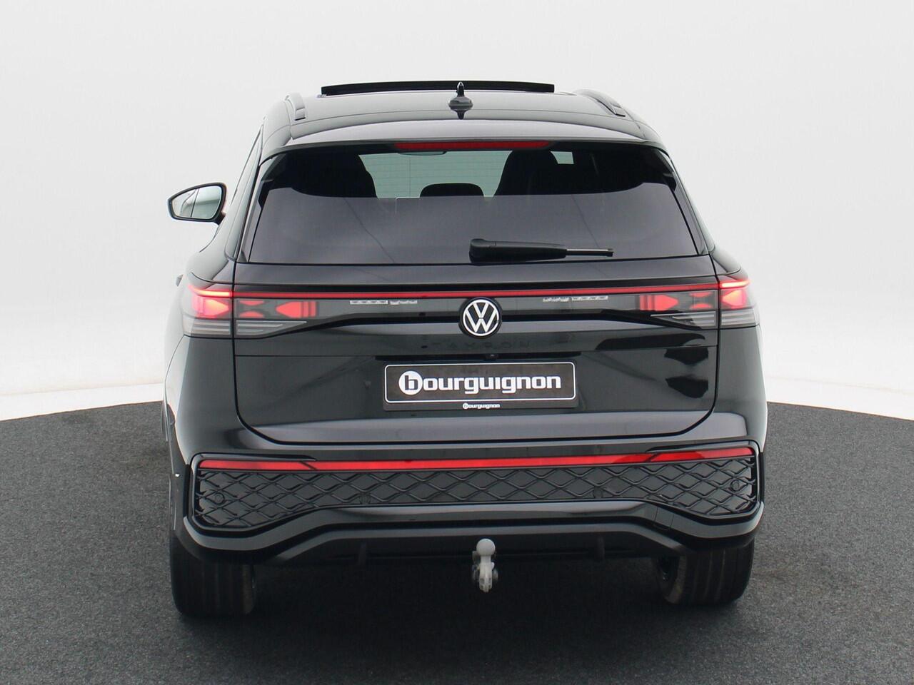 Volkswagen Tayron 1.5 eHybrid 272 Pk Automaat R-Line Edition | Black Style | Panoramadak | Trekhaak | 20 Inch | Full LED | 360 Camera