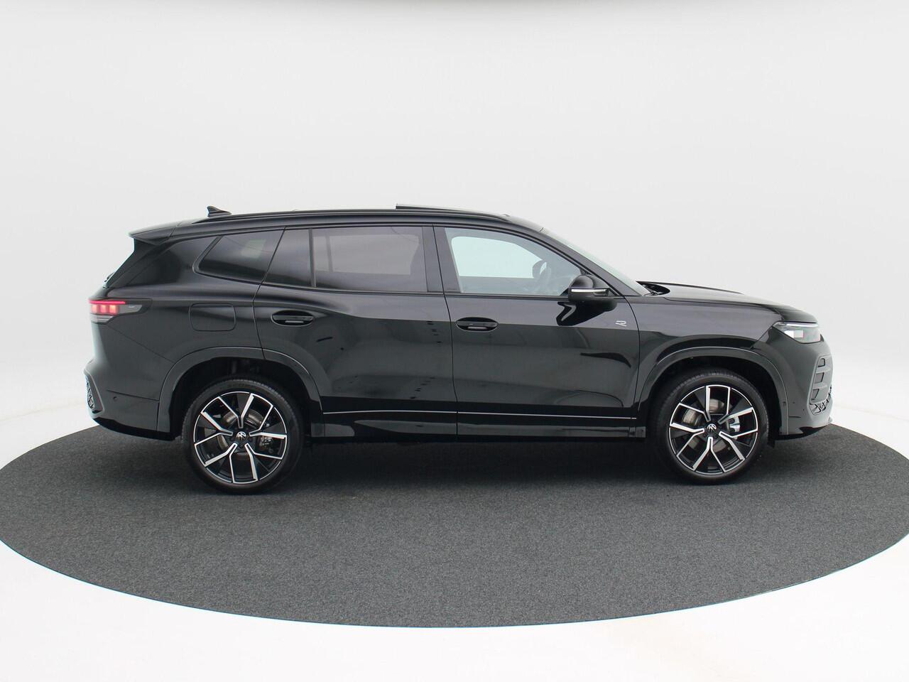 Volkswagen Tayron 1.5 eHybrid 272 Pk Automaat R-Line Edition | Black Style | Panoramadak | Trekhaak | 20 Inch | Full LED | 360 Camera