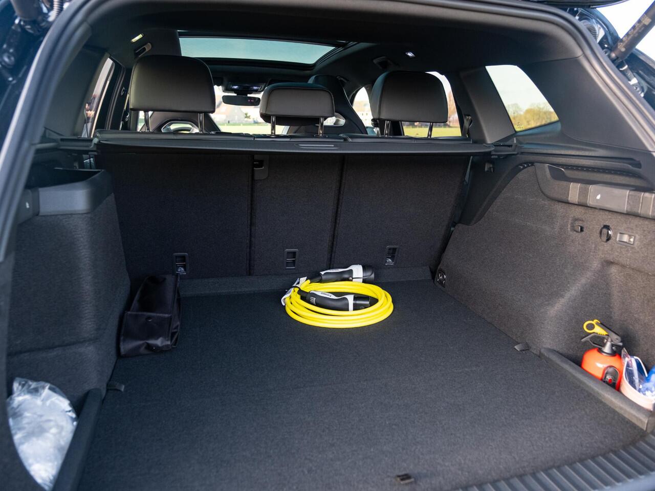 Volkswagen Tayron 1.5 eHybrid R-Line Plus | Model 2026 | Pano | 20" | Adap Cruise | Elek Trekhaak | Winterpack | Massagestoel ErgoActive | Etc..