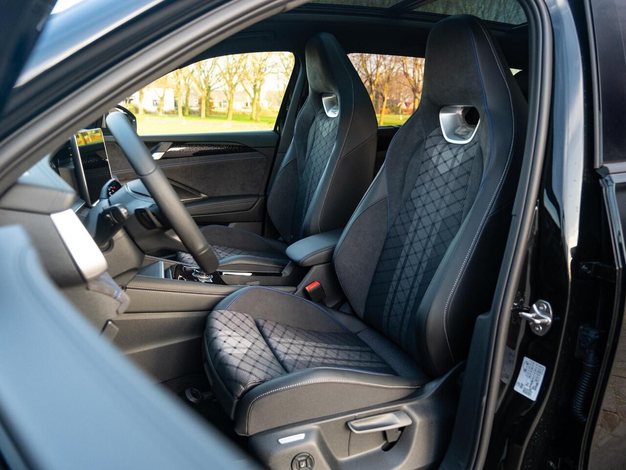 Volkswagen Tayron 1.5 eHybrid R-Line Plus | Model 2026 | Pano | 20" | Adap Cruise | Elek Trekhaak | Winterpack | Massagestoel ErgoActive | Etc..