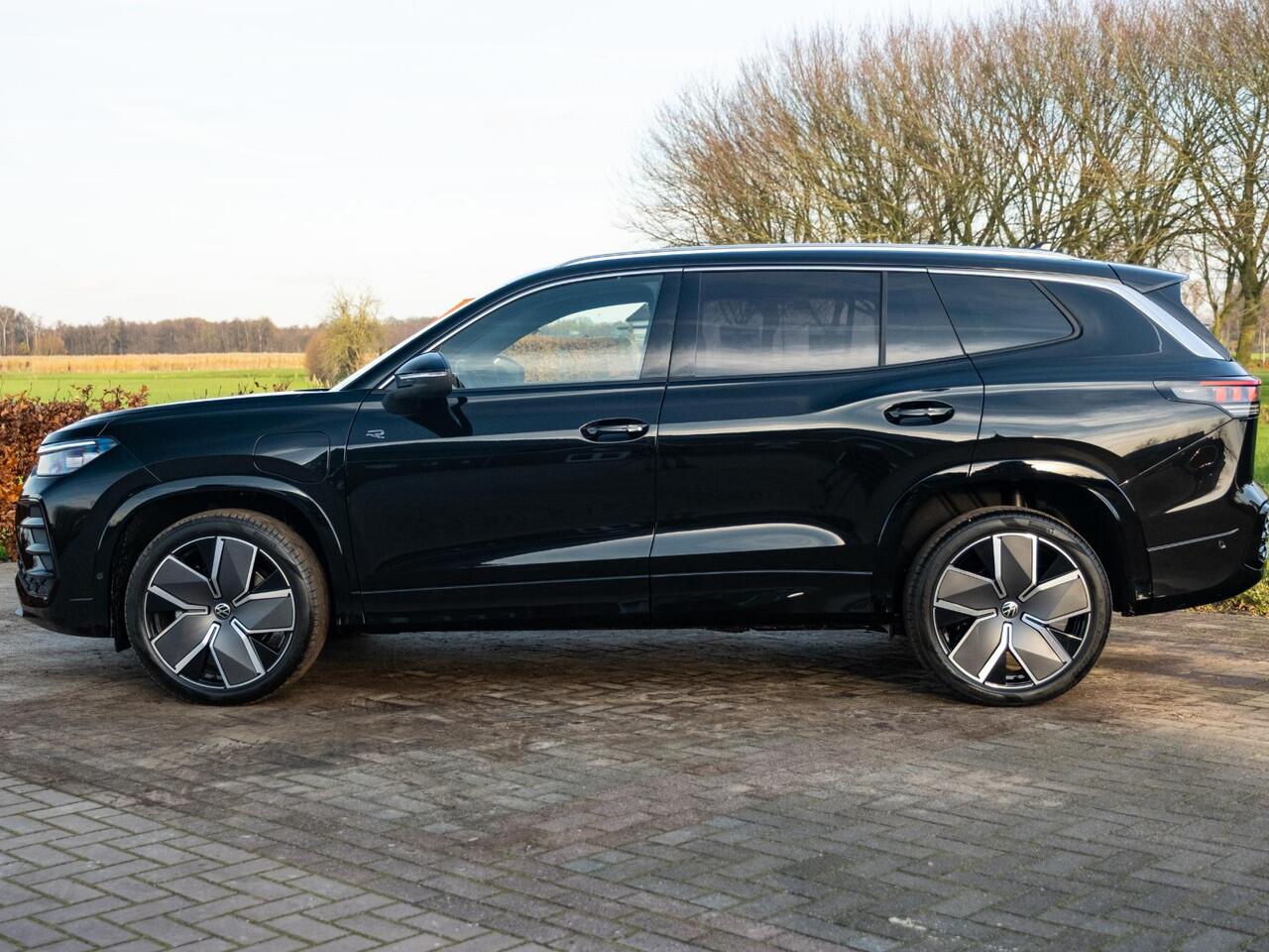 Volkswagen Tayron 1.5 eHybrid R-Line Plus | Model 2026 | Pano | 20" | Adap Cruise | Elek Trekhaak | Winterpack | Massagestoel ErgoActive | Etc..