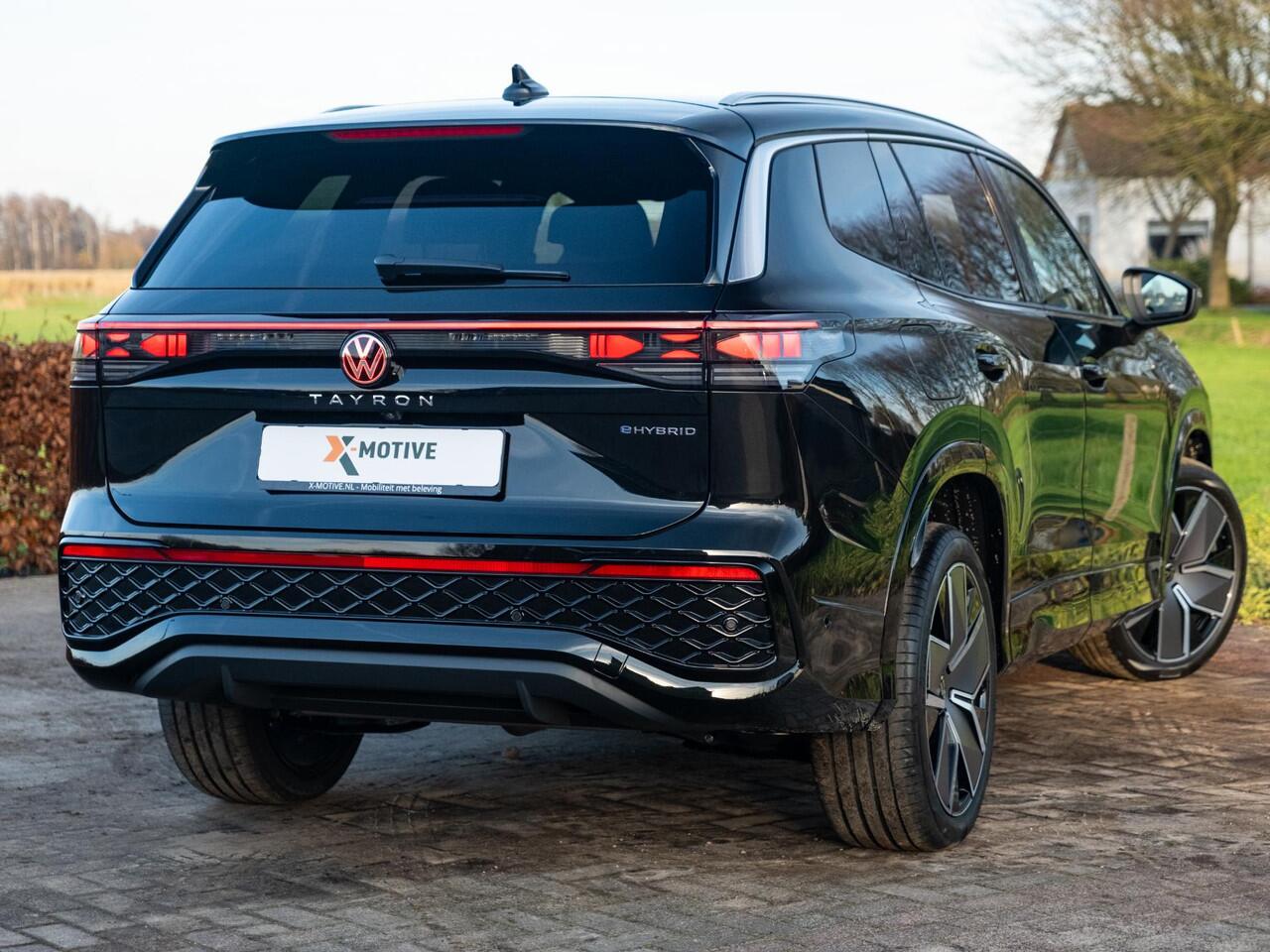 Volkswagen Tayron 1.5 eHybrid R-Line Plus | Model 2026 | Pano | 20" | Adap Cruise | Elek Trekhaak | Winterpack | Massagestoel ErgoActive | Etc..