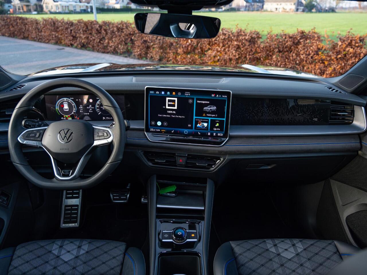 Volkswagen Tayron 1.5 eHybrid R-Line Plus | Model 2026 | Pano | 20" | Adap Cruise | Elek Trekhaak | Winterpack | Massagestoel ErgoActive | Etc..