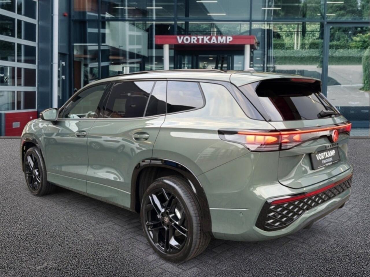 Volkswagen Tayron 1.5 TSI DSG EHYBRID 272PK R-LINE PANO.DAK/TREKHAAK/ACC/H+K/CAMERA/NAVI/CARPLAY