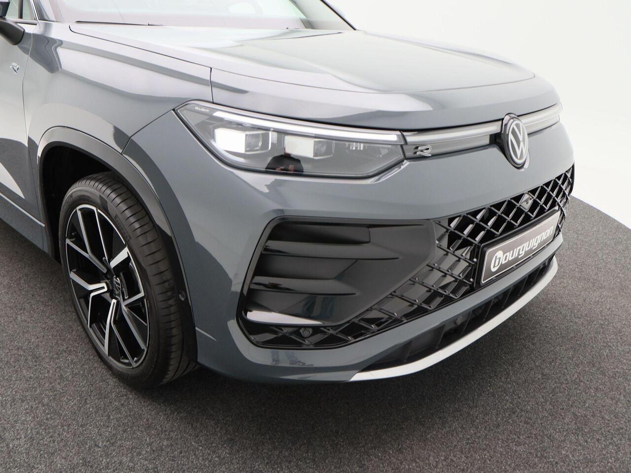 Volkswagen Tayron R-Line-Edition 1.5 eTSI 150 pk | 7 Persoons | Harman Kardon | 360 Camera | Elektrische Achterklep | Verwarmbare Voorstoelen | Massagefunctie Voor |