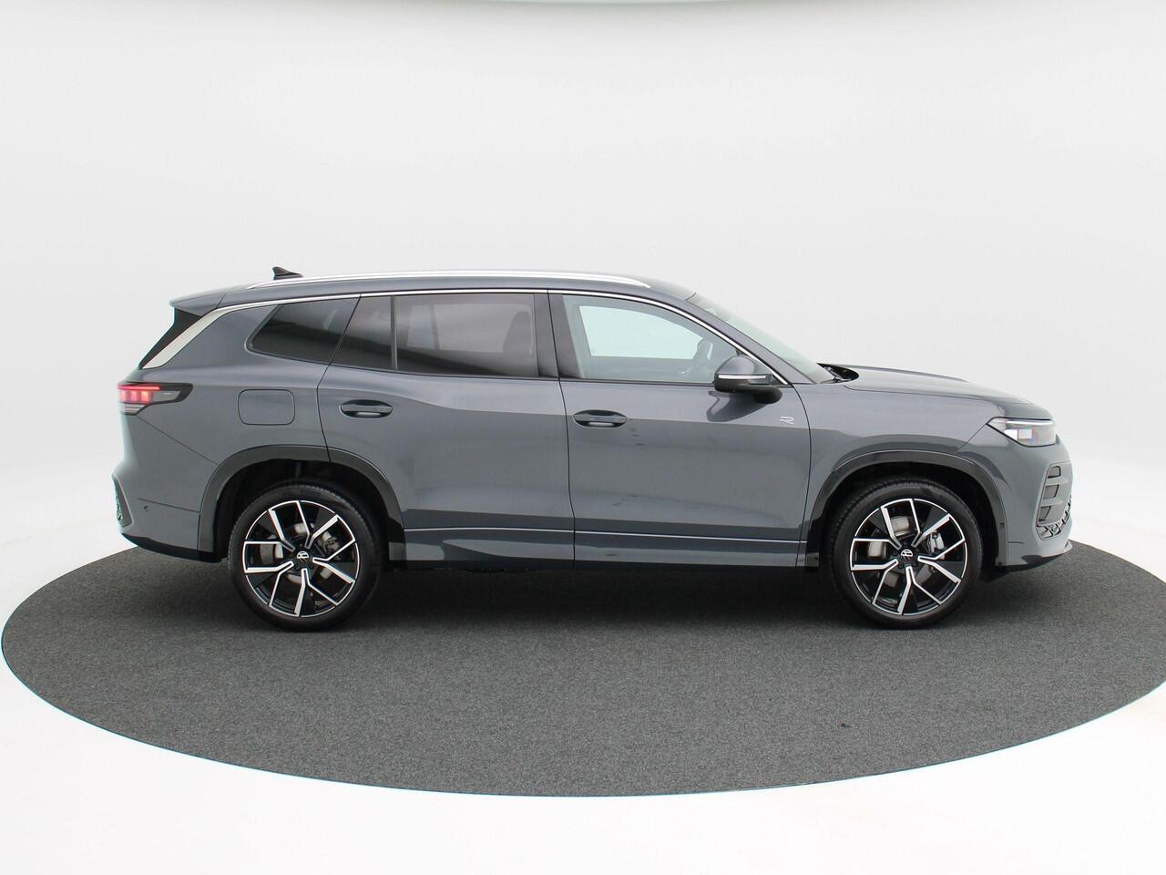 Volkswagen Tayron R-Line-Edition 1.5 eTSI 150 pk | 7 Persoons | Harman Kardon | 360 Camera | Elektrische Achterklep | Verwarmbare Voorstoelen | Massagefunctie Voor |