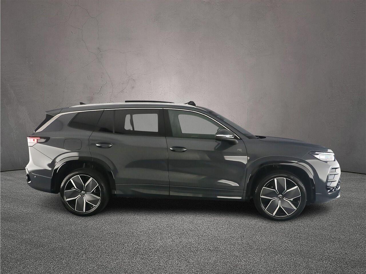 Volkswagen Tayron R-Line Edition 1.5 TSI eHybrid 272pk DSG Automaat Trekhaak, Panoramadak, Adaptive cruise control, Navigatie, 360 camera, Elektrische achterklep