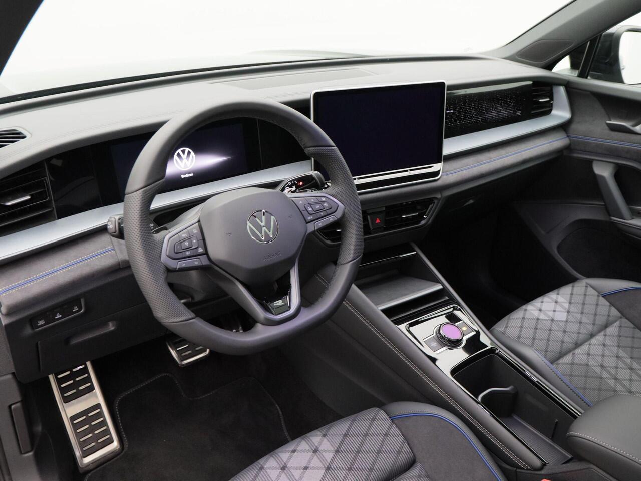 Volkswagen Tayron 1.5 eHybrid 272 Pk Automaat R-Line Edition | Black Style | Panoramadak | Trekhaak | 20 Inch | Full LED | 360 Camera