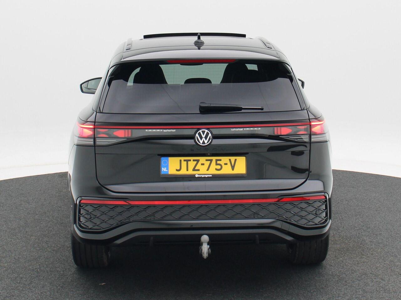 Volkswagen Tayron 1.5 eHybrid 272 Pk Automaat R-Line Edition | Black Style | Panoramadak | Trekhaak | 20 Inch | Full LED | 360 Camera