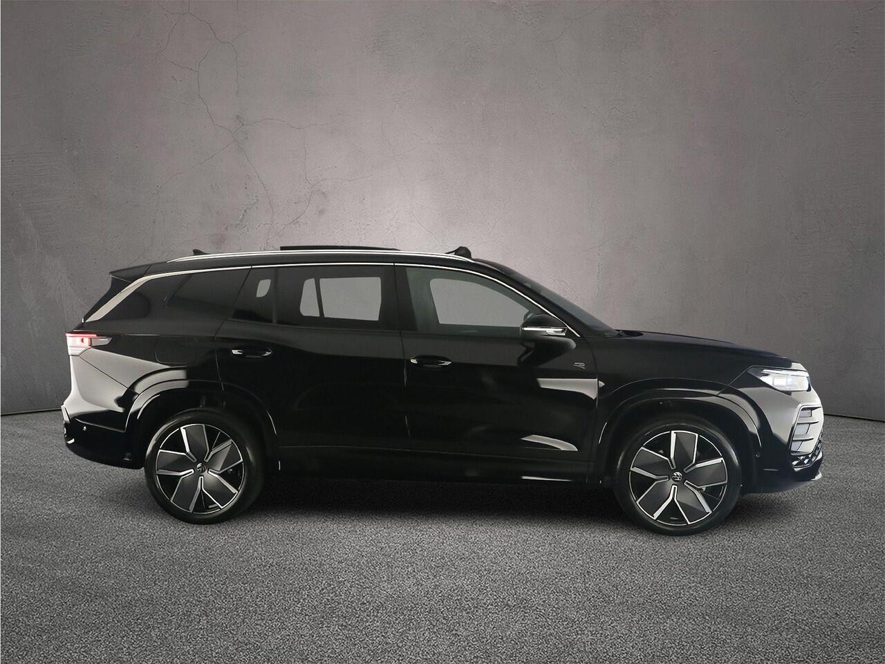 Volkswagen Tayron R-Line Edition 1.5 TSI eHybrid 272pk DSG Automaat Trekhaak, Panoramadak, Adaptive cruise control, Elektrische achterklep, Achteruitrijcamera