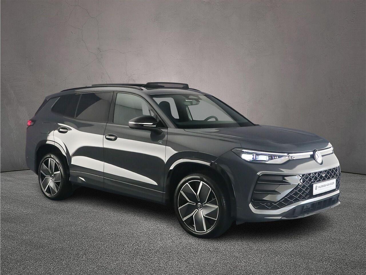 Volkswagen Tayron R-Line Edition 1.5 TSI eHybrid 272pk DSG Automaat Trekhaak, Panoramadak, Black Style, Navigatie, Adaptive cruise control, 360 camera, Elektrische achterklep