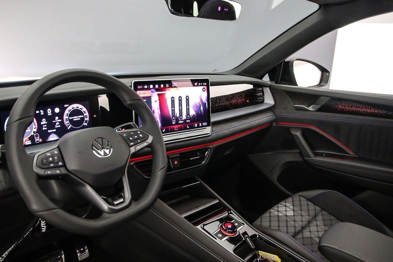 Volkswagen Tayron R-Line Edition 1.5 TSI eHybrid 272pk DSG Automaat Trekhaak, Panoramadak, Black Style, Navigatie, Adaptive cruise control, 360 camera, Elektrische achterklep