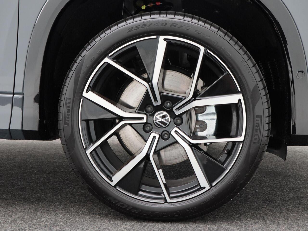 Volkswagen Tayron 1.5 eHybrid 272 Pk Automaat R-Line Edition | Black Style | Panoramadak | Trekhaak | 20 Inch | Full LED | 360 Camera