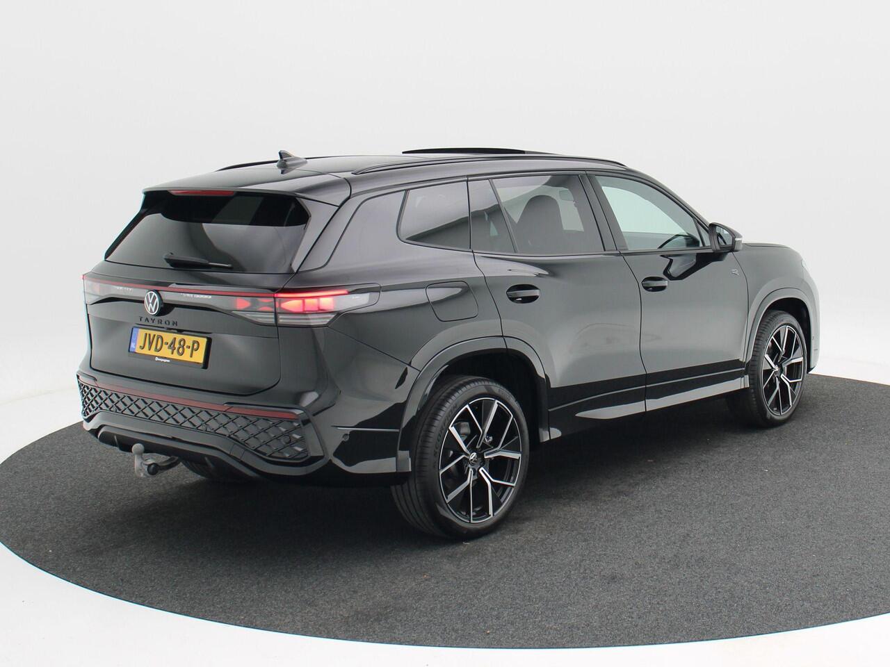 Volkswagen Tayron 1.5 eHybrid 272 Pk Automaat R-Line Edition | Black Style | Panoramadak | Trekhaak | 20 Inch | Full LED | 360 Camera