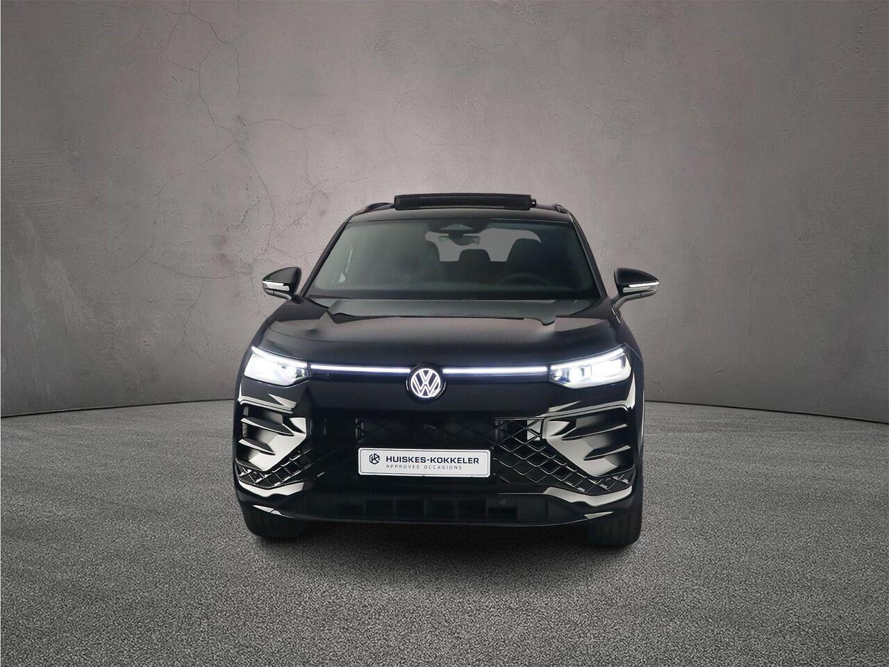 Volkswagen Tayron R-Line Edition 1.5 TSI eHybrid 272pk DSG Automaat Trekhaak, Panoramadak, Adaptive cruise control, 360 camera, Achteruitrijcamera, LED matrix koplampen