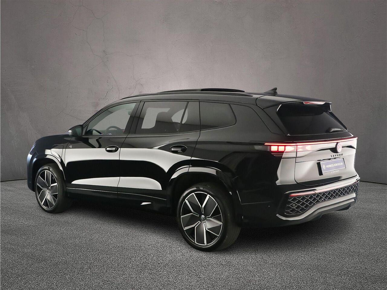 Volkswagen Tayron R-Line Edition 1.5 TSI eHybrid 272pk DSG Automaat Trekhaak, Panoramadak, Adaptive cruise control, 360 camera, Achteruitrijcamera, LED matrix koplampen