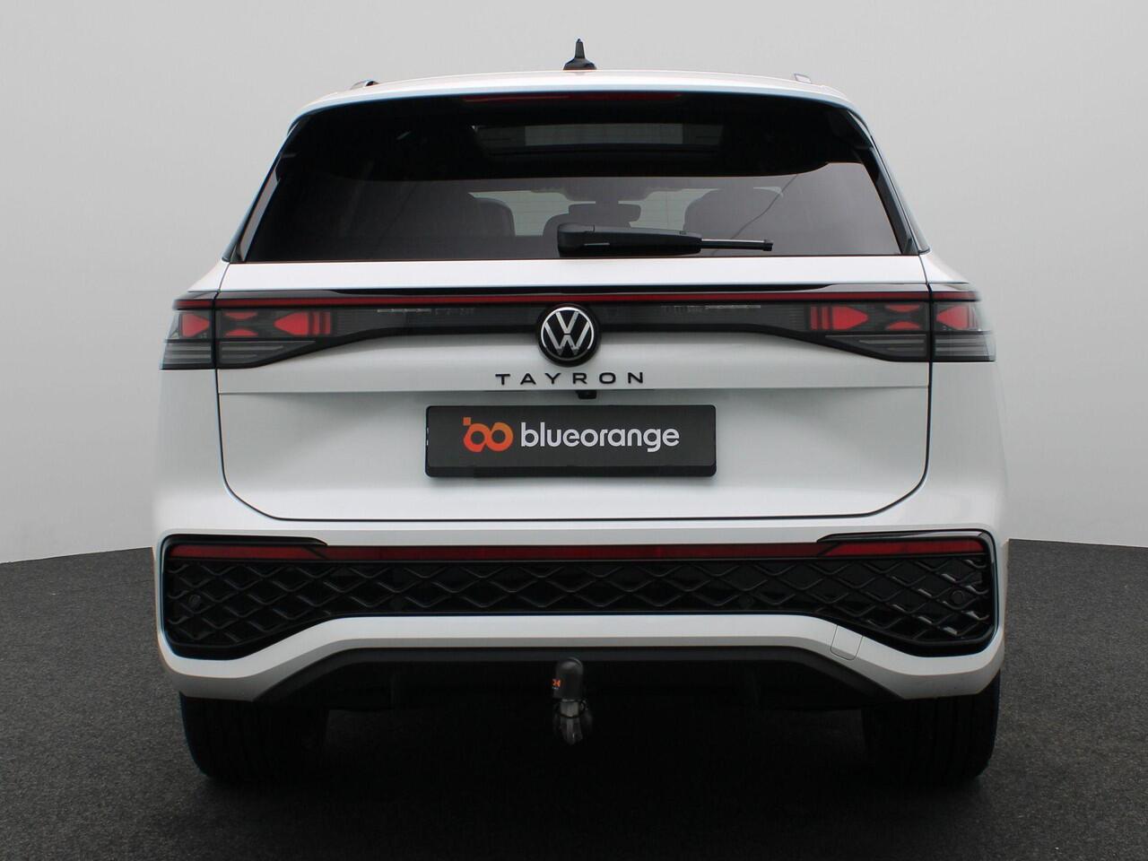 Volkswagen Tayron 1.5 eHybrid R-Line Edition 272PK DSG Pano-Schuifdak, Trekhaak, Black Style, Lederen Bekleding, Harman Kardon Audio, Navi via Apple Carplay/Android Auto, Achteruitrijcamera, Stoel-Stuurverwarming, Elekt. Achterklep, 20" LM Velgen