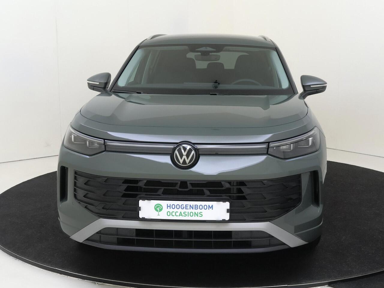 Volkswagen Tayron 1.5 eHybrid Life Edition | SoH 100% | Trekhaak | Adaptieve demping systeem | Achteruitrijcamera | 3-zone airco | Dodehoek detectie | Adaptieve cruise control | Stoel- en stuurwielverwarming | CarPlay |