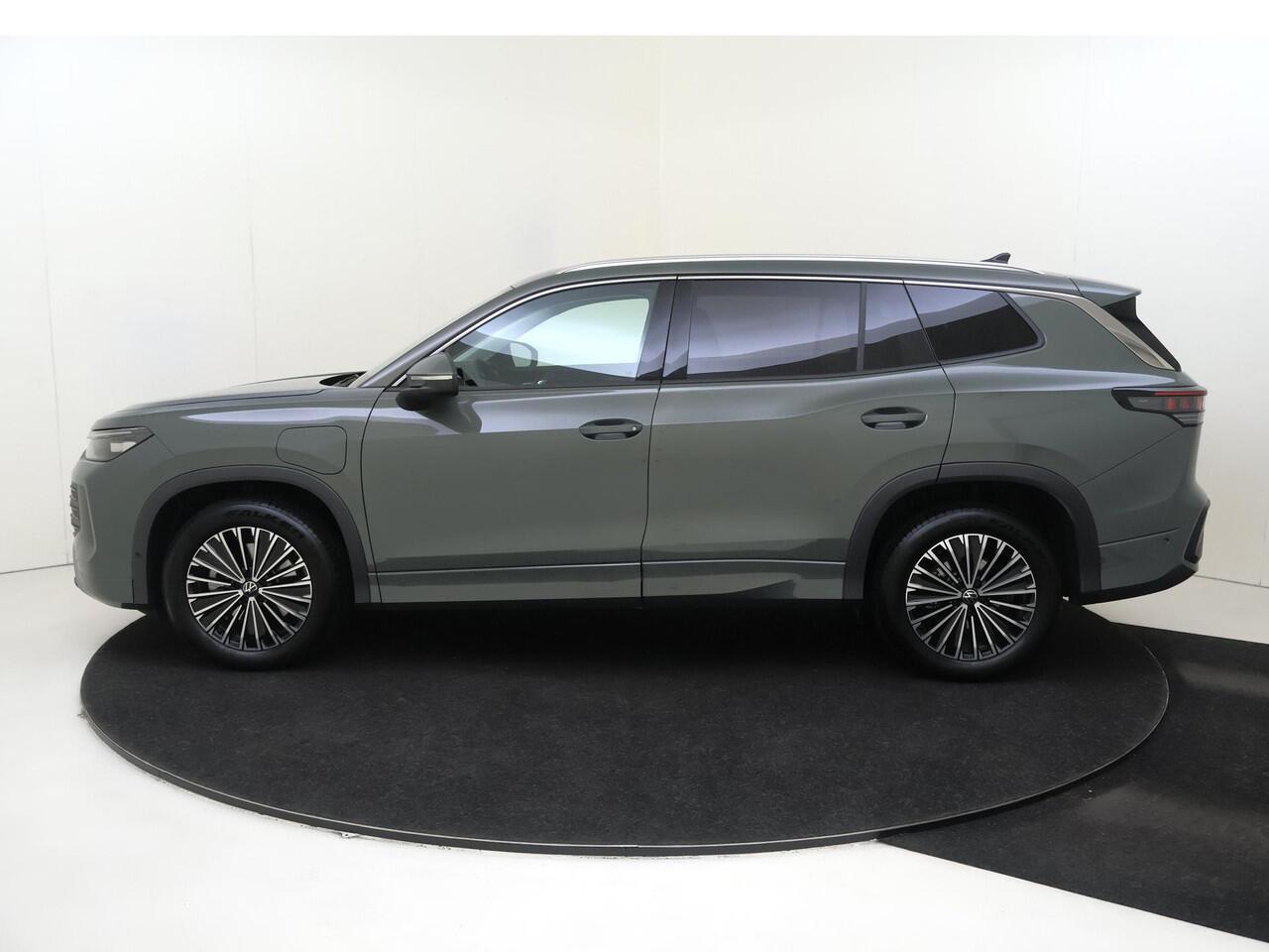 Volkswagen Tayron 1.5 eHybrid Life Edition | SoH 100% | Trekhaak | Adaptieve demping systeem | Achteruitrijcamera | 3-zone airco | Dodehoek detectie | Adaptieve cruise control | Stoel- en stuurwielverwarming | CarPlay |