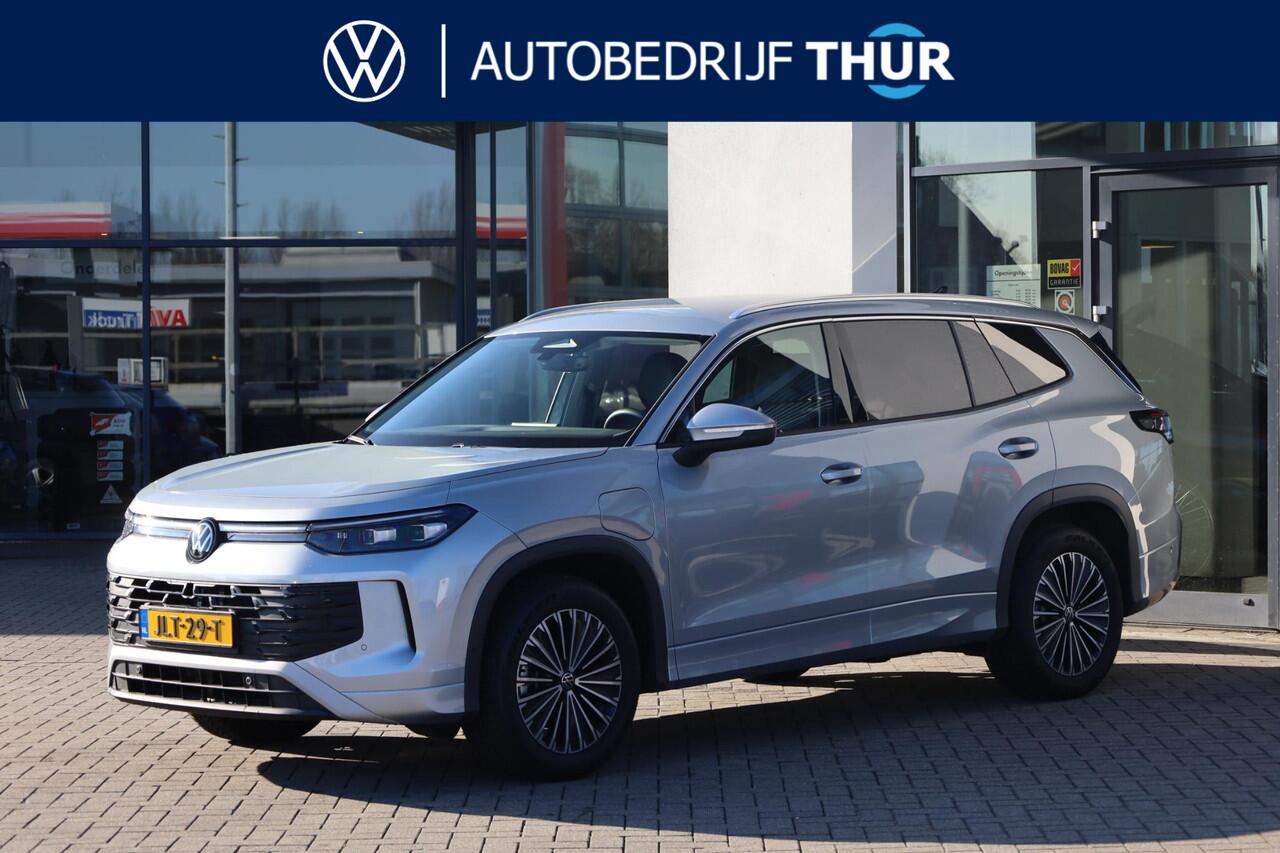 Volkswagen Tayron 1.5 eHybrid Life Edition PL ¤863 p/m* 150KW/204PK, Snelladen 40KW mogelijk, 60 mnd 100.000km garantie, Navigatie, 18" LMV All season, wegklapbare trekhaak, stoelverwarming, DCC, adaptief onderstel, privacy glas, chrome dakrail, camera, side assist, ACC 3 