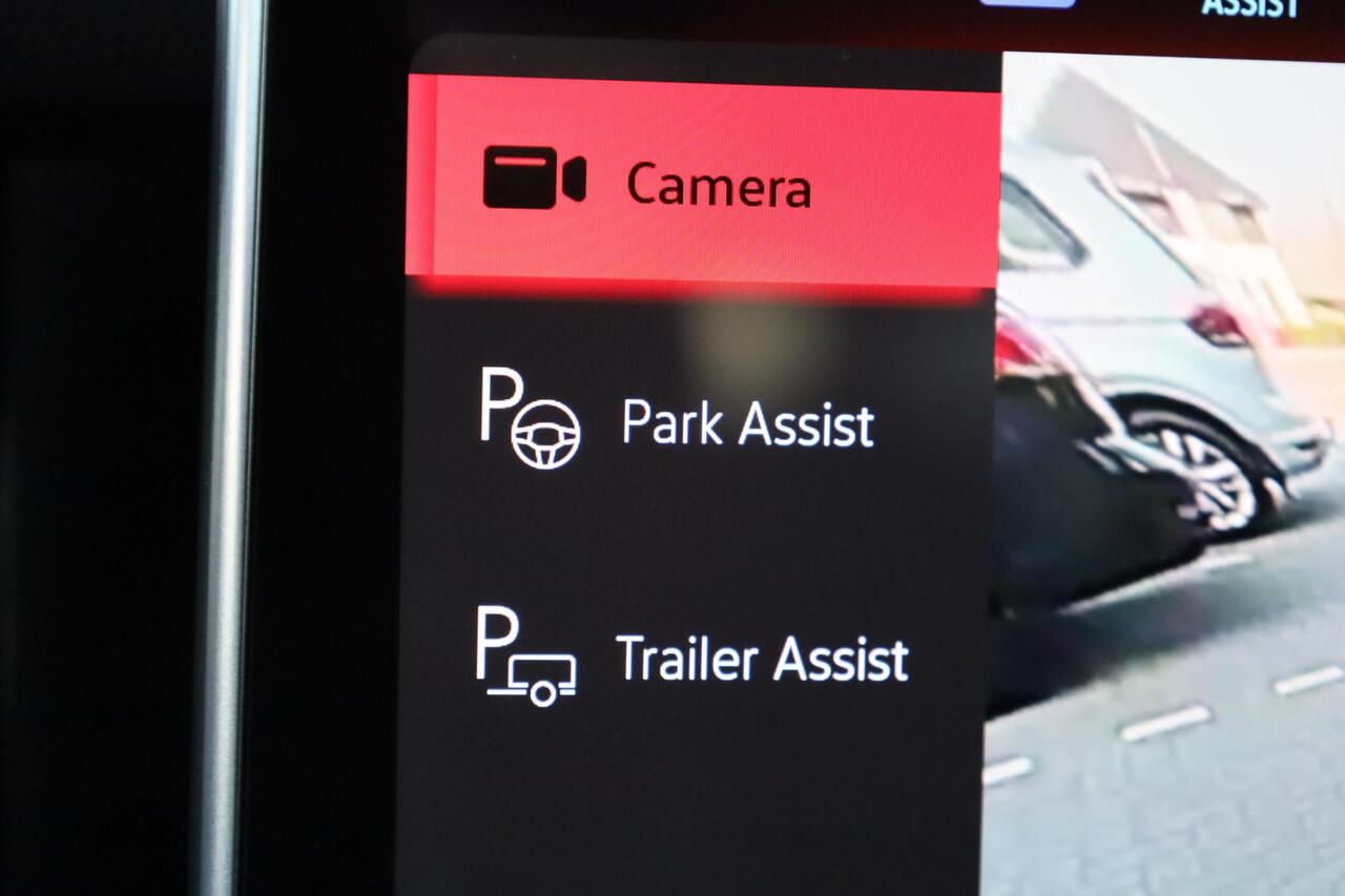 Volkswagen Tayron 1.5 eHybrid Elegance wegklapbare trekhaak leder / alcantara area view elektrische achterklep spiegel pakket navigatie IQ Matrix comfort telefoon laders 2 x travel assist ACC keys less acces & entry 18" LMV napoli privacy glas chroom pakket travel assist d